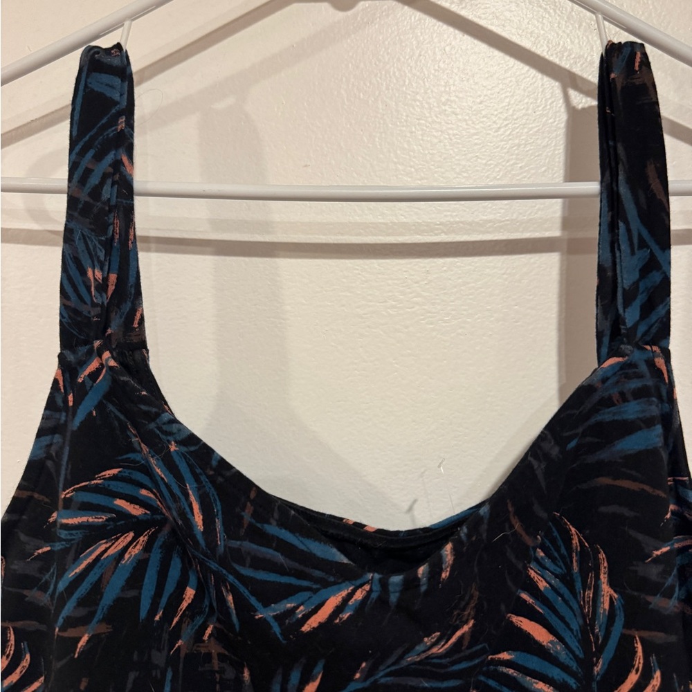 Torrid Tropical Leaf Tank - Picture 2 of 6